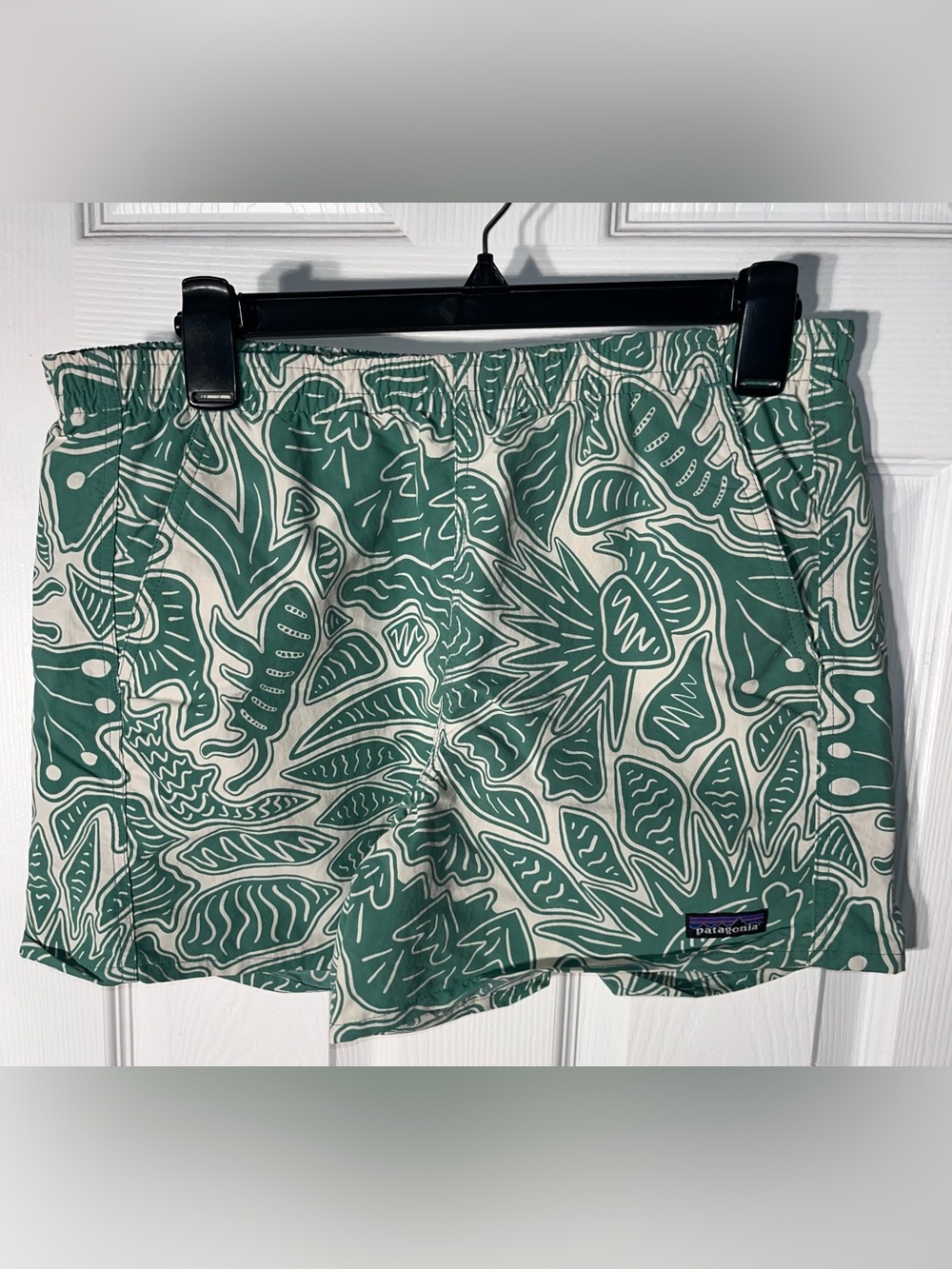Patagonia Green & Cream Tropical Print Women's Shorts